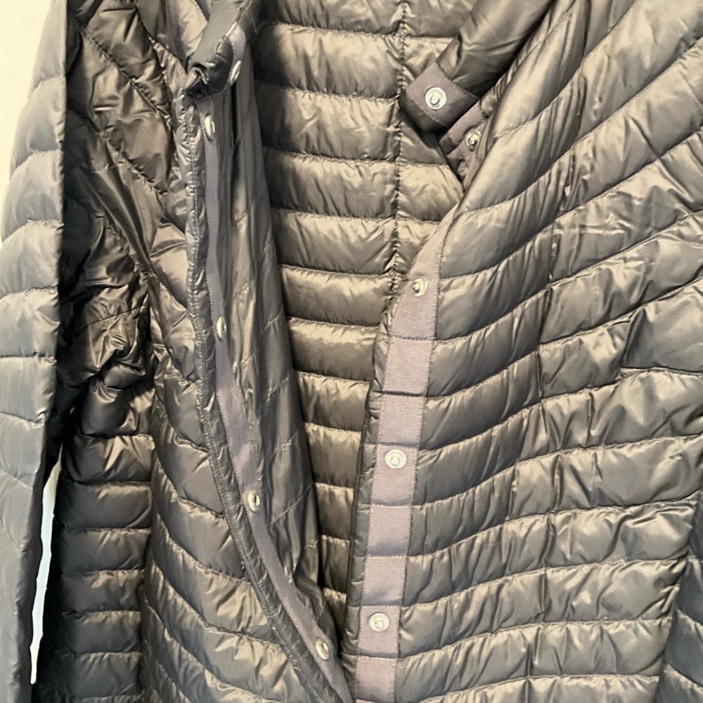 ATHLETA Downkind Silver Bells Snap Front Lightweight Quilted Puffer Jacket - Picture 7 of 7